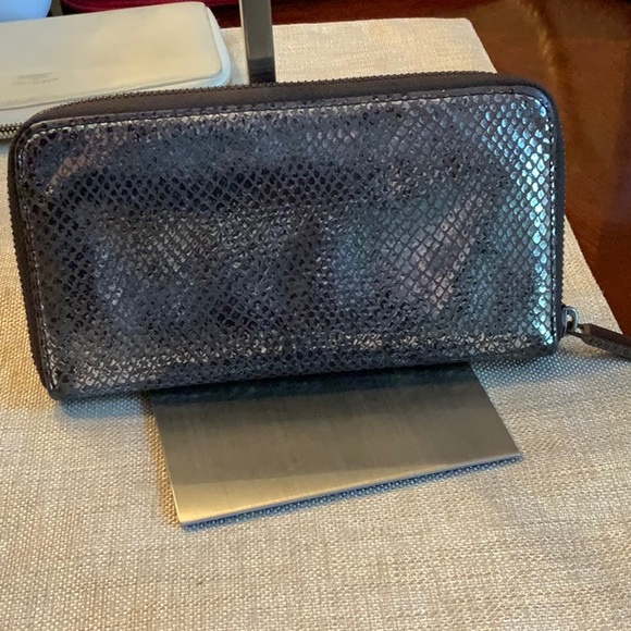 Tory Burch Black Snake-Embossed Zip Wallet GUC Brown shimmer - Picture 2 of 15